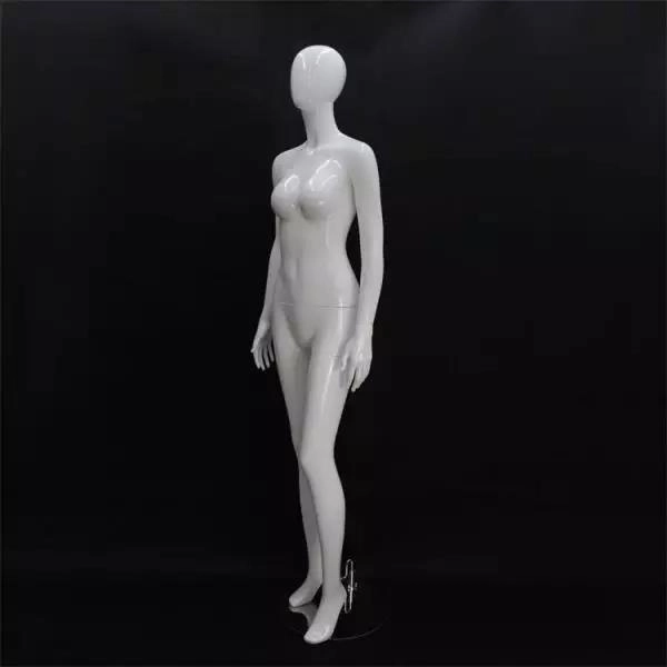 188 cm Female Full-Body Model: Matching Mannequin Size to Garment Display