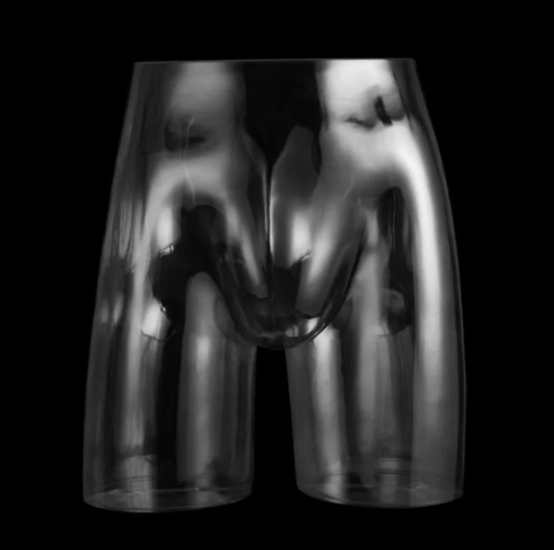 Male Hip Forms for Swimwear: Evaluating Rear Coverage and Fabric Tension